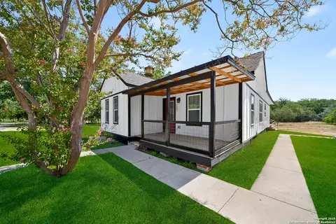 1203 Avenue J, Hondo, TX 78861