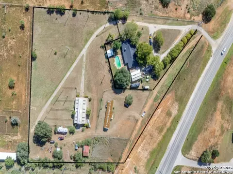 819 Us Highway 87, Stockdale, TX 78160