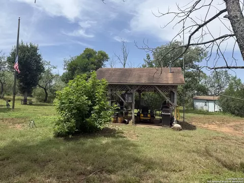 250 Private Road 6620, Devine, TX 78016 photo 4