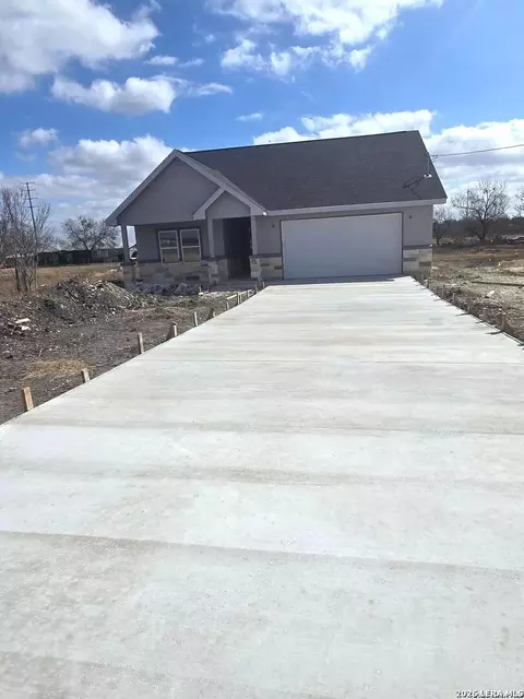 181 Ranchero Way, Natalia, TX 78059