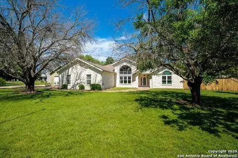 132 E Tall Timber Rd, Kerrville, TX 78028