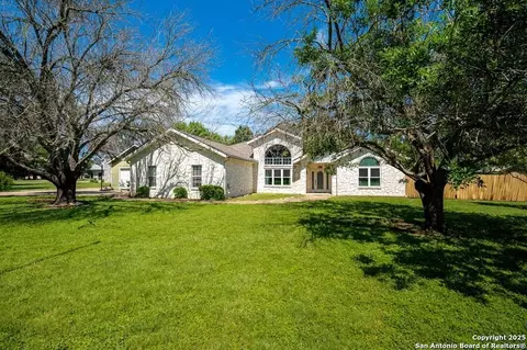 132 E Tall Timber Rd, Kerrville, TX 78028