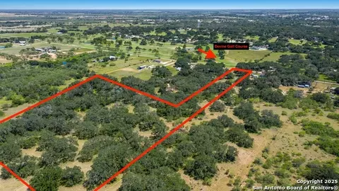 669 County Road 768, Devine, TX 78016