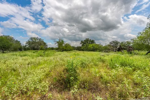 330 S Encino Xing, Natalia, TX 78059