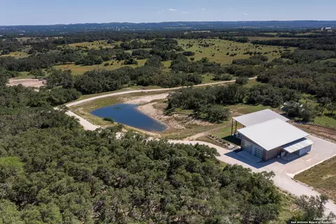 370 Gray Wolf, Blanco, TX 78606