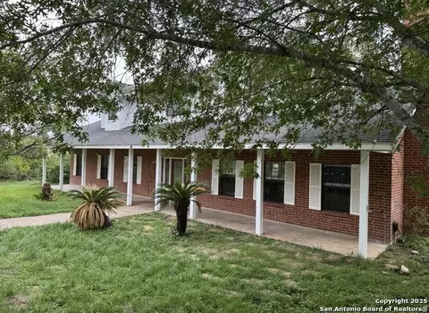 755 County Road 480, Castroville, TX 78009