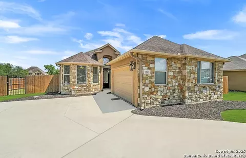 1352 Lauren St, New Braunfels, TX 78130