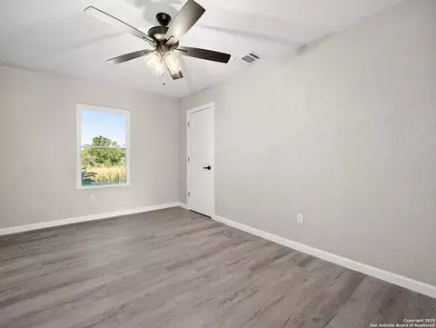 Bedroom - 19551 Fm 463, Devine, TX 78016 photo 1 of 3