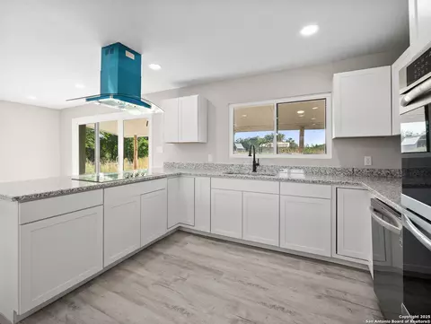Kitchen - 19551 Fm 463, Devine, TX 78016 photo 3 of 4