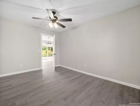Bedroom - 19551 Fm 463, Devine, TX 78016 photo 2 of 3