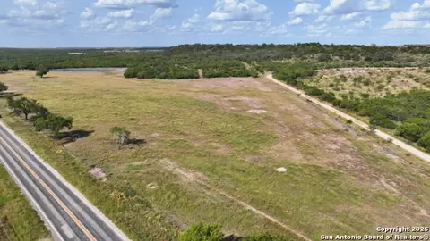 32 Ac Fm 791, Falls City, TX 78113