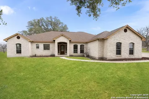 231 Broken Arrow, Floresville, TX 78114
