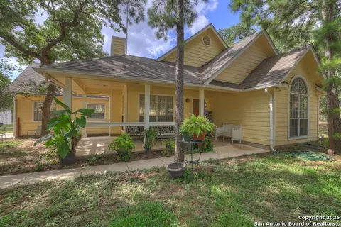329 Lost Trail Cir, La Vernia, TX 78121