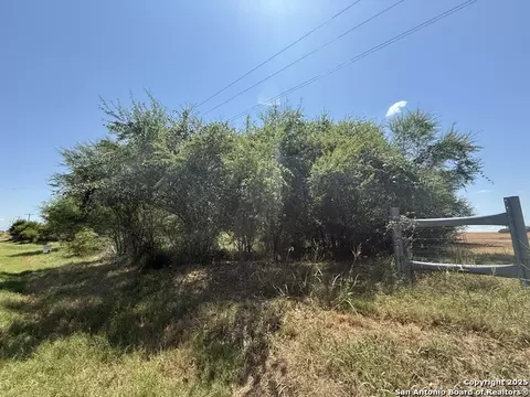 5751 Fm 541, Floresville, TX 78114