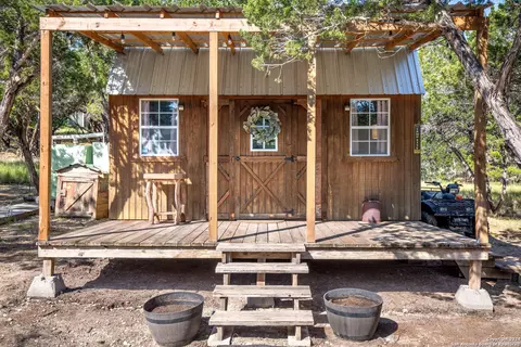 779 Red Blf, Pipe Creek, TX 78063