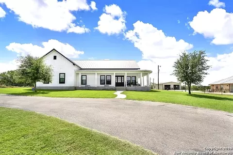 149 County Road 256, Floresville, TX 78114