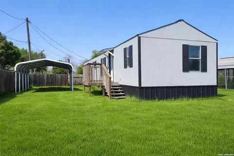 1215 Southway, Pleasanton, TX 78064