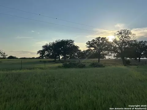 1571 St Hwy 97 E, Floresville, TX 78114