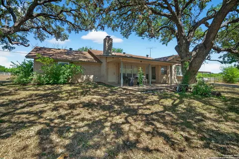 281 County Road 265, Hondo, TX 78861