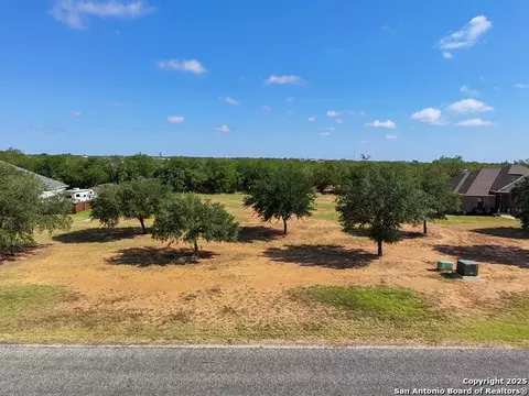 117 W Short Meadow Dr, Lytle, TX 78052