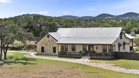 117 Lagniappe L, Bandera, TX 78003