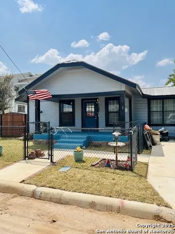 219 S Peach, Pearsall, TX 78061