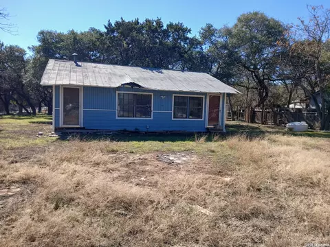 282 Elmhurst, Lakehills, TX 78063