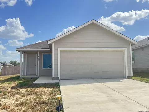 248 Crape Pl, Jourdanton, TX 78026