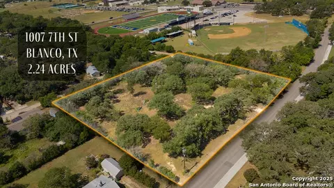 1007 7th St, Blanco, TX 78606 photo 1