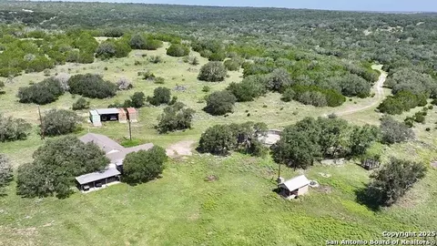104 Sd 14070, Rocksprings, TX 78880
