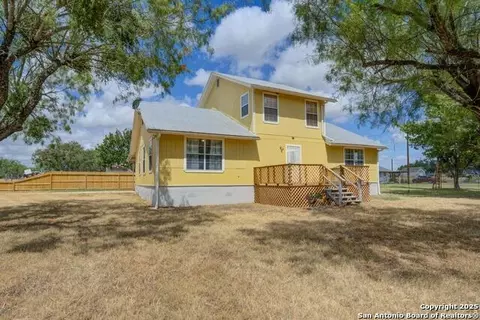 1176 Old Adams, Pleasanton, TX 78064