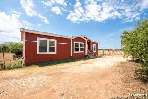 1979 County Road 651, Devine, TX 78016 photo 4