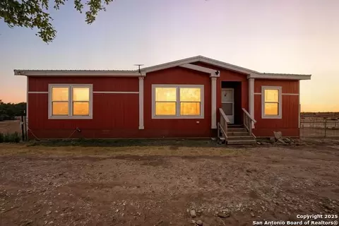 1979 County Road 651, Devine, TX 78016 photo 2