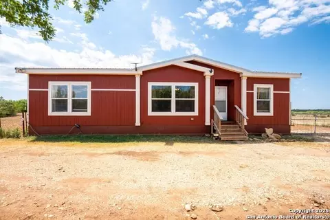 1979 County Road 651, Devine, TX 78016 photo 3