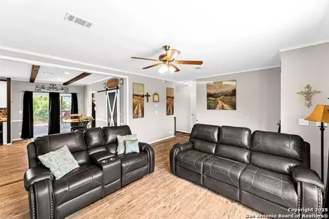 1979 County Road 651, Devine, TX 78016 photo 7