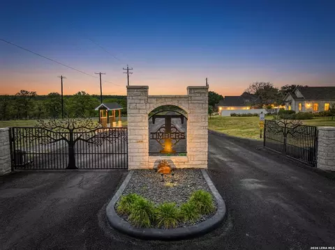 136 Timber Hts, La Vernia, TX 78121