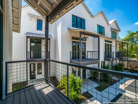 1226 S Presa #400, San Antonio, TX 78210