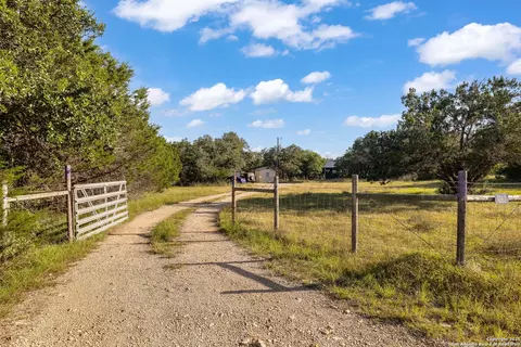 1060 Forest View Dr, Blanco, TX 78606 photo 6