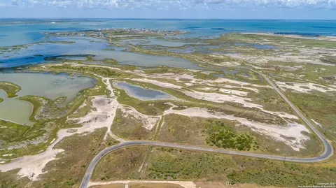 602-698 Cape Velero Dr, Rockport, TX 78382