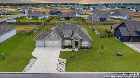 125 Nicks Cv, Lockhart, TX 78644
