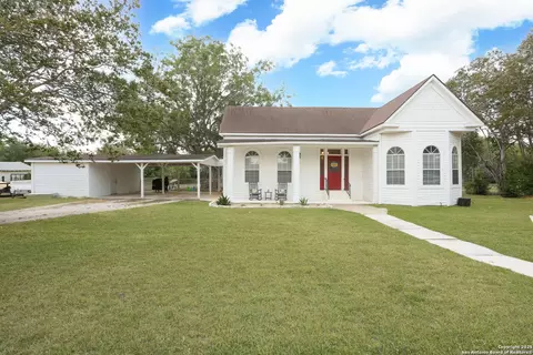 1503 S 2nd St, Floresville, TX 78114