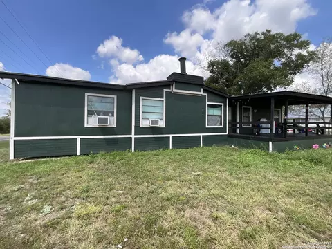 1 3rd, Pettus, TX 78146