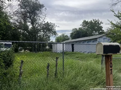 307 S San Bernardo, San Antonio, TX 78237