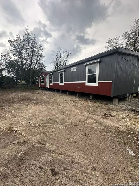 719 N Houston, Sabinal, TX 78881