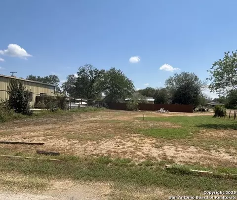 00 Renfro, Devine, TX 78016