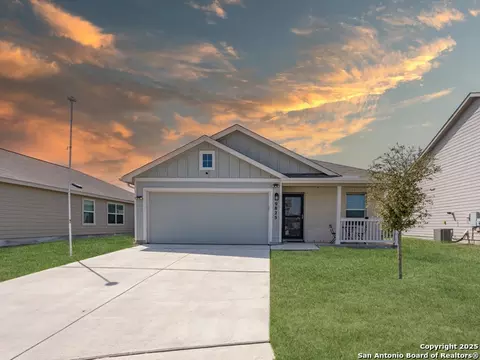 9825 Munster Dr, Schertz, TX 78154