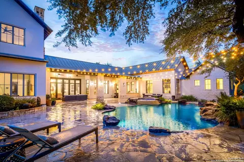1945 Hoffmann, New Braunfels, TX 78132