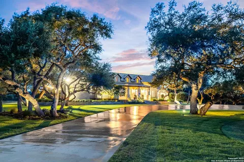 1945 Hoffmann, New Braunfels, TX 78132