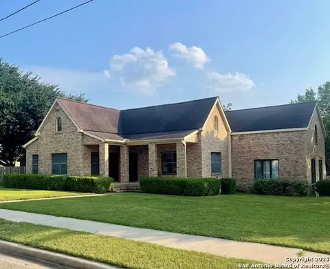 1120 Avenue D, Shiner, TX 77984