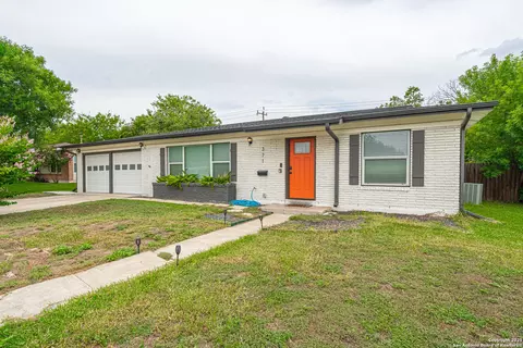 371 Sprucewood Ln, San Antonio, TX 78216